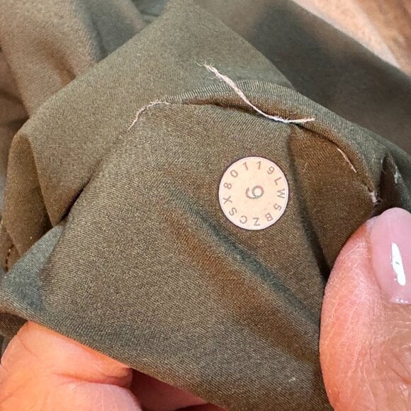 LULULEMON On The Right Track Pants Olive Green Size 6 EUC - Picture 5 of 7